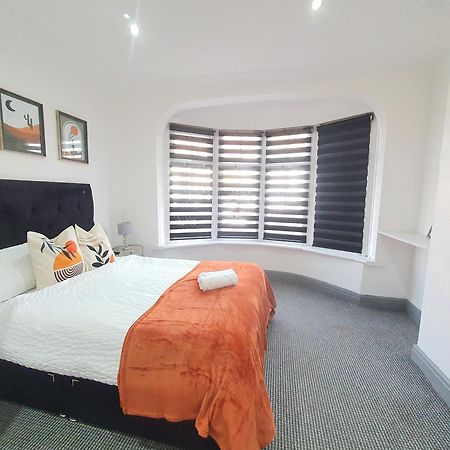 Only Family Groups - Pets Stay For Free - Sleeps 8 - Sofabed Blackpool Bagian luar foto