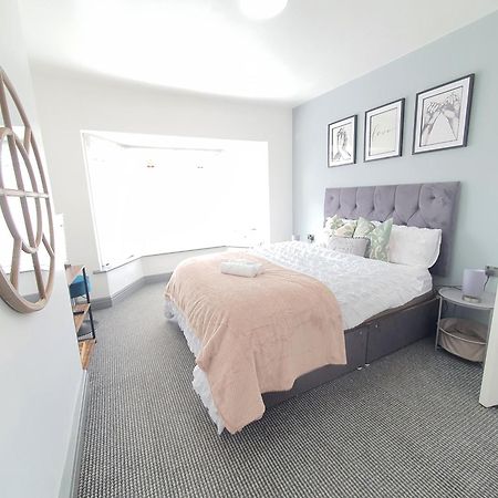 Only Family Groups - Pets Stay For Free - Sleeps 8 - Sofabed Blackpool Bagian luar foto