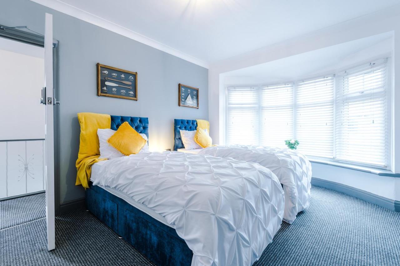 Only Family Groups - Pets Stay For Free - Sleeps 8 - Sofabed Blackpool Bagian luar foto