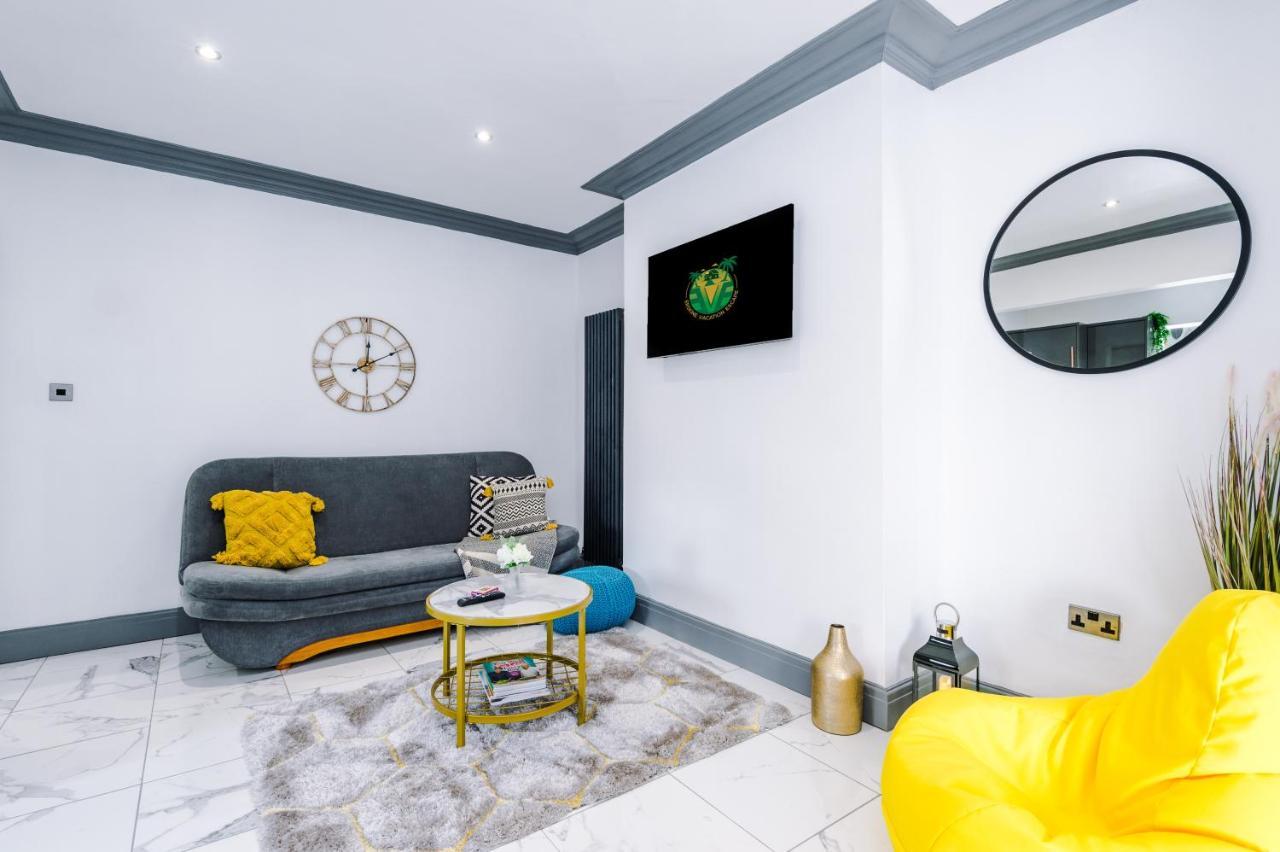 Only Family Groups - Pets Stay For Free - Sleeps 8 - Sofabed Blackpool Bagian luar foto