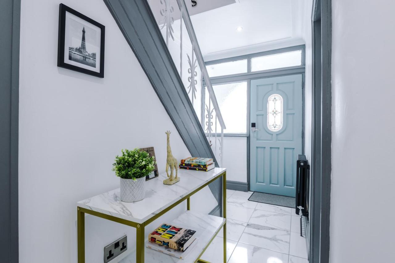 Only Family Groups - Pets Stay For Free - Sleeps 8 - Sofabed Blackpool Bagian luar foto