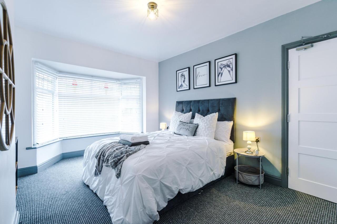 Only Family Groups - Pets Stay For Free - Sleeps 8 - Sofabed Blackpool Bagian luar foto