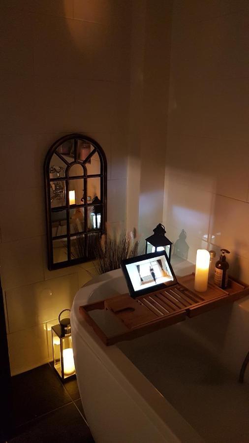 Only Family Groups - Pets Stay For Free - Sleeps 8 - Sofabed Blackpool Bagian luar foto