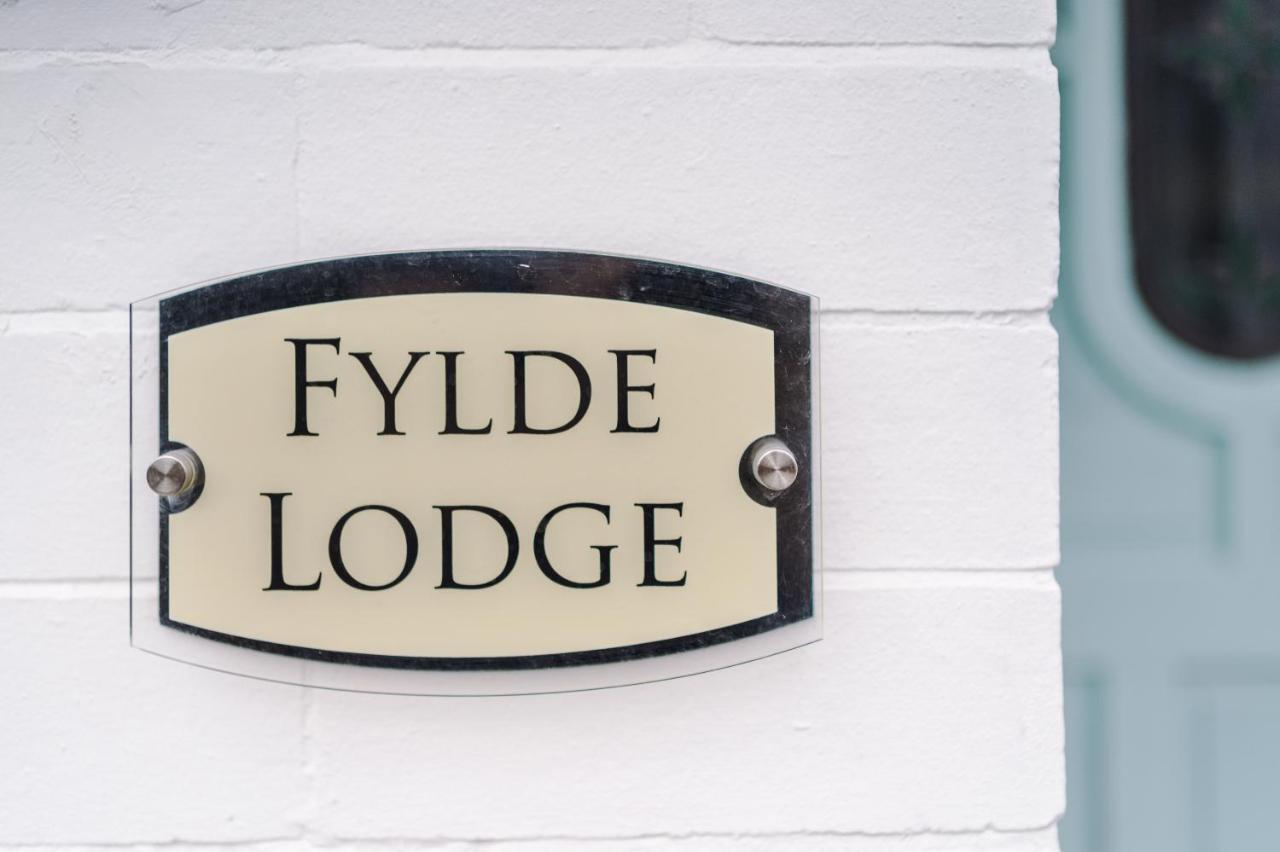 Only Family Groups - Pets Stay For Free - Sleeps 8 - Sofabed Blackpool Bagian luar foto