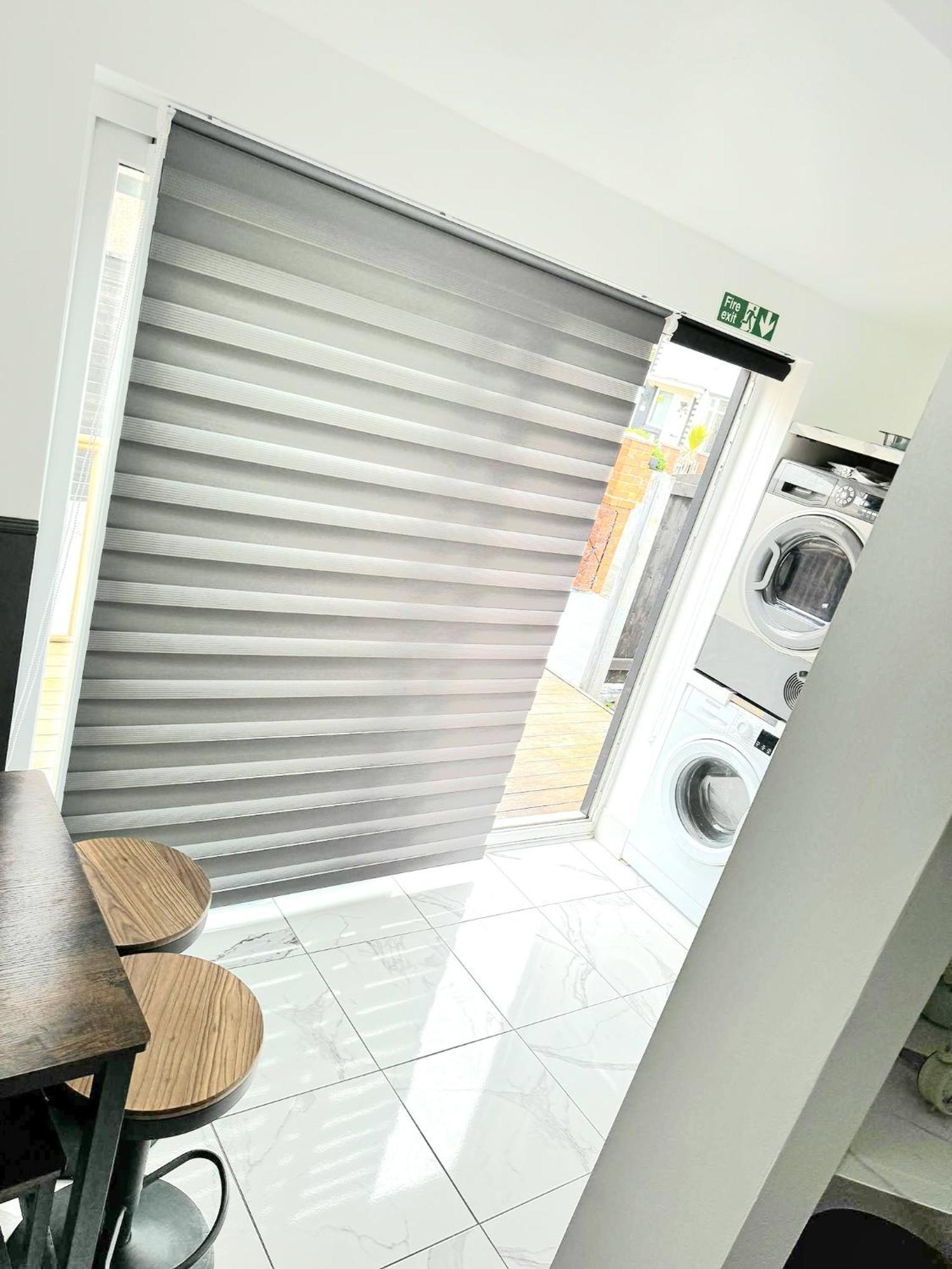 Only Family Groups - Pets Stay For Free - Sleeps 8 - Sofabed Blackpool Bagian luar foto